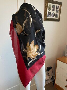 Jim Thompson 100% Silk Thai Wrap/Shawl 52"x52" square Floral Print Blk Red Gold